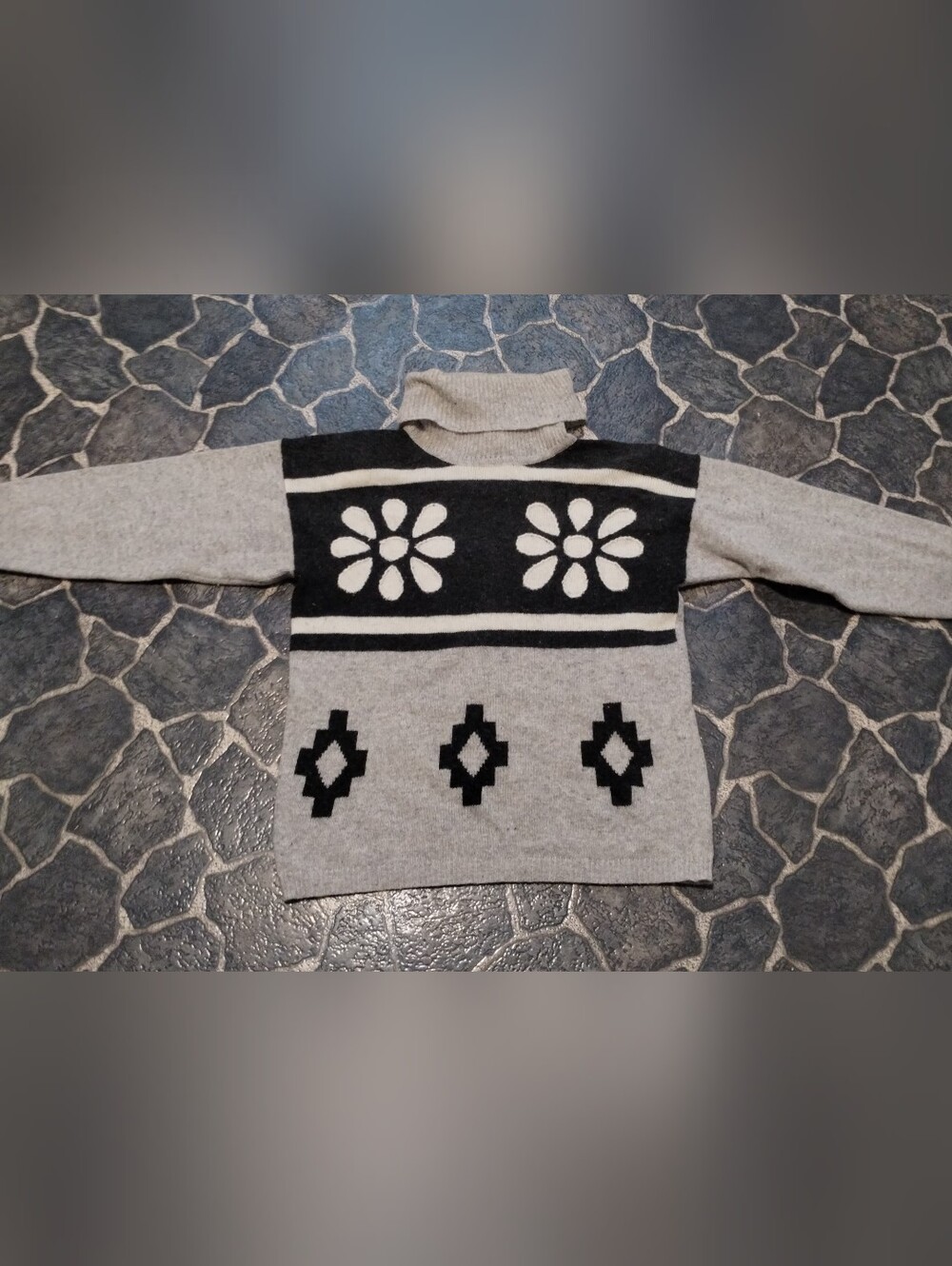Garland Knitwear women's lambswool & angora rabbit fur grey & black sweater VGE